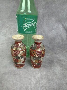 Pair of 2 Vintage Moriage SATSUMA Ware Japanese Pained miniature vase